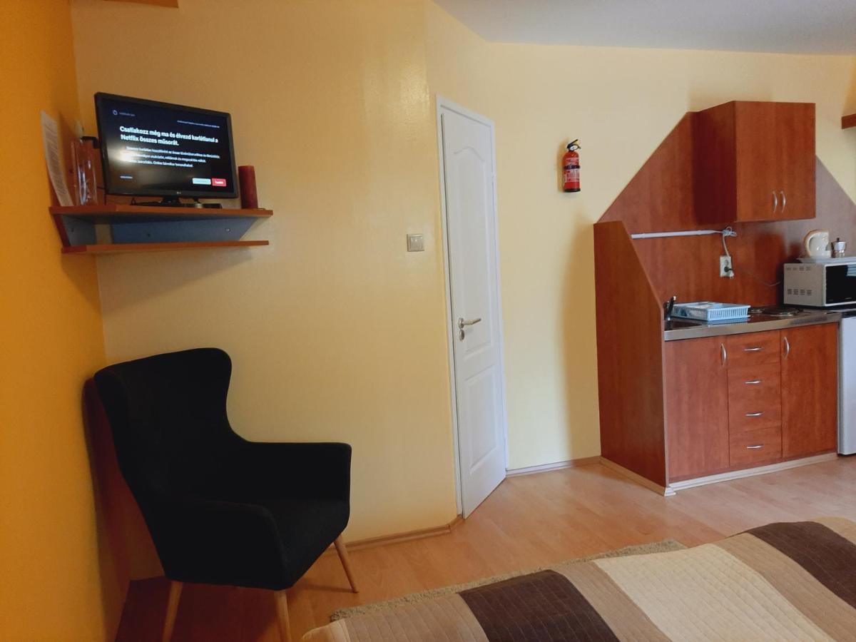 Aqua Apartman Gyula Buitenkant foto
