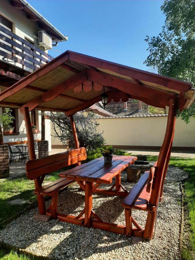 Aqua Apartman Gyula Buitenkant foto